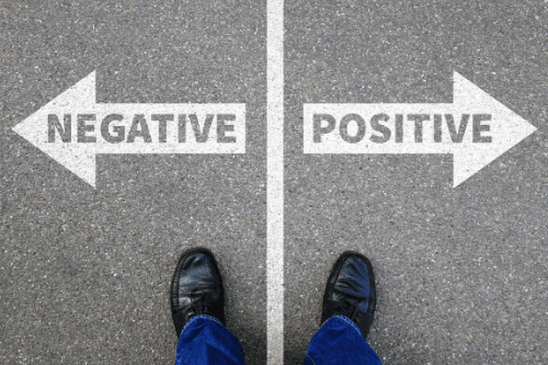 ما وراء قناع الاكتئاب المبتسم.. "الوجه المظلم للضحك" 11 التفكير الايجابي